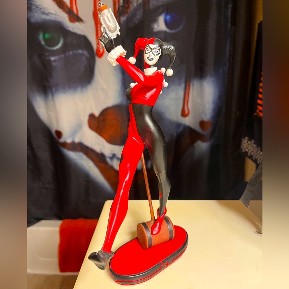SOLD- DC COLLECTIBLE HARLEY QUINN